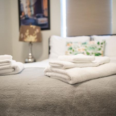 Spacious 3 Bedroom Apartment In Heart Of Niagara Thorold ภายนอก รูปภาพ