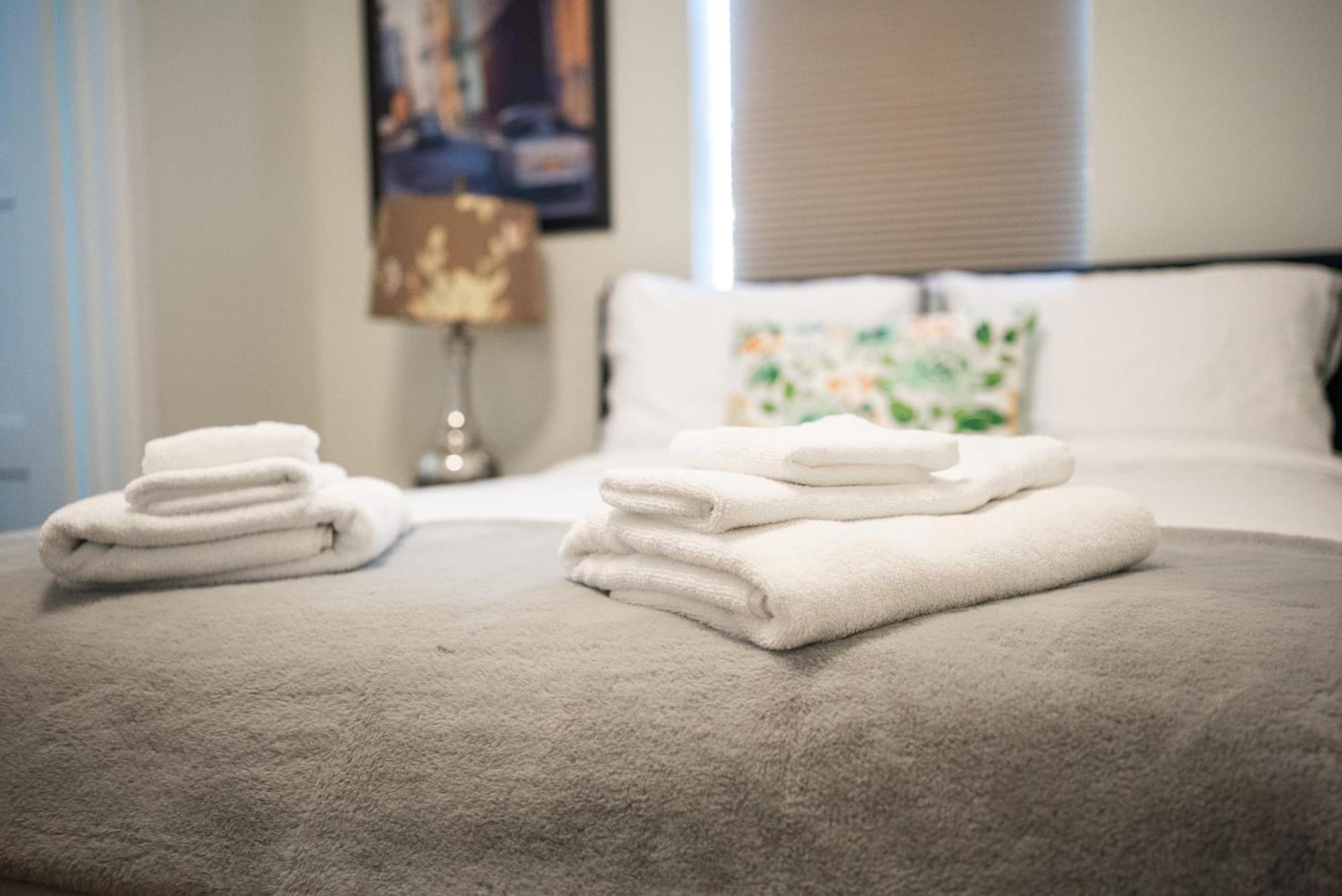 Spacious 3 Bedroom Apartment In Heart Of Niagara Thorold ภายนอก รูปภาพ