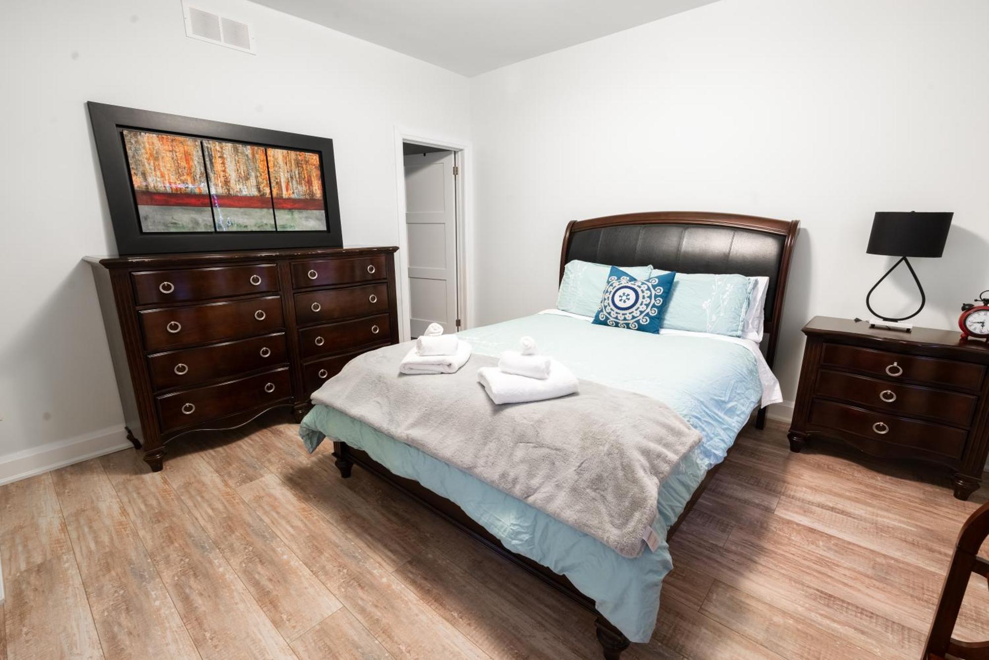 Spacious 3 Bedroom Apartment In Heart Of Niagara Thorold ภายนอก รูปภาพ