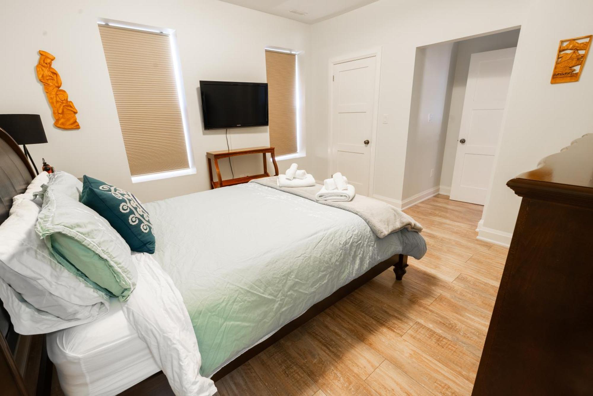 Spacious 3 Bedroom Apartment In Heart Of Niagara Thorold ภายนอก รูปภาพ