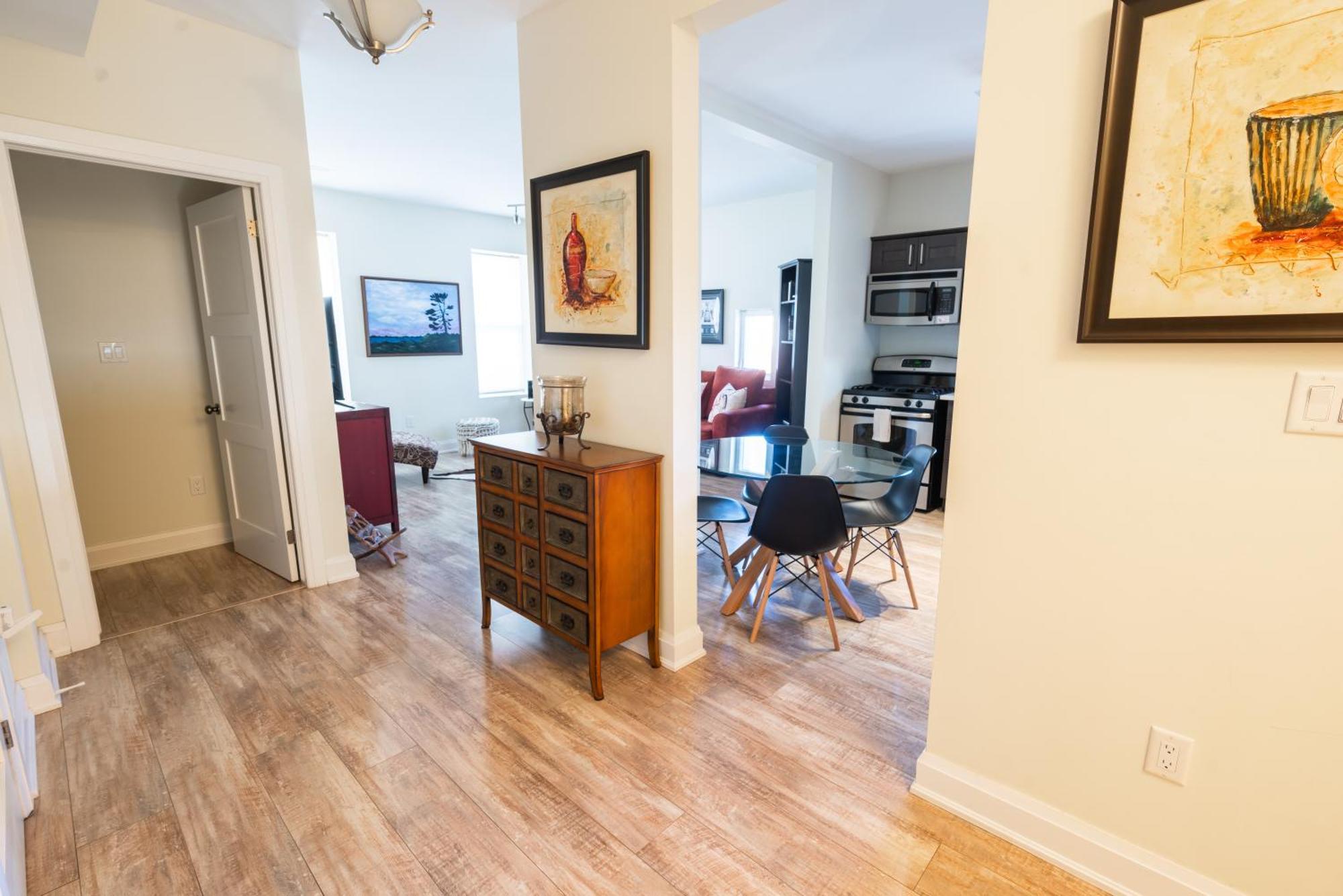 Spacious 3 Bedroom Apartment In Heart Of Niagara Thorold ภายนอก รูปภาพ