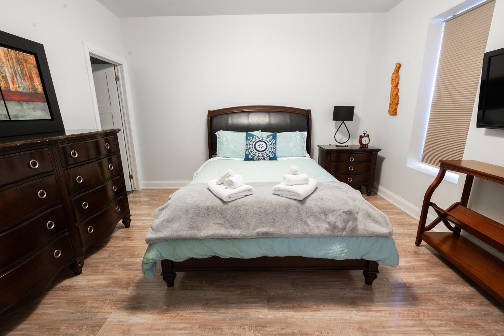 Spacious 3 Bedroom Apartment In Heart Of Niagara Thorold ภายนอก รูปภาพ