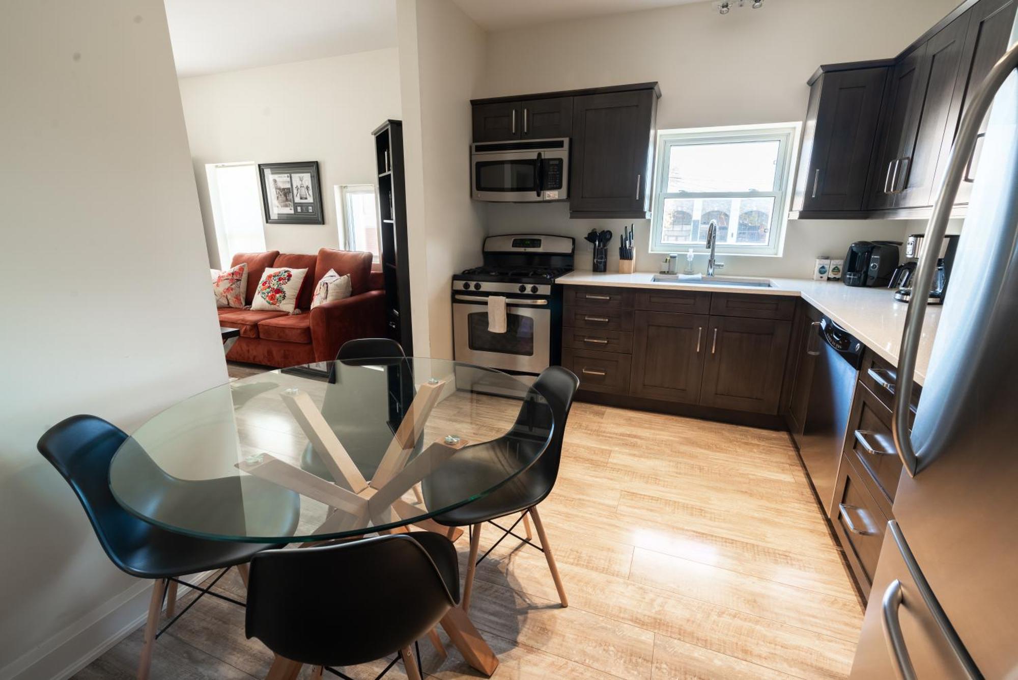 Spacious 3 Bedroom Apartment In Heart Of Niagara Thorold ภายนอก รูปภาพ