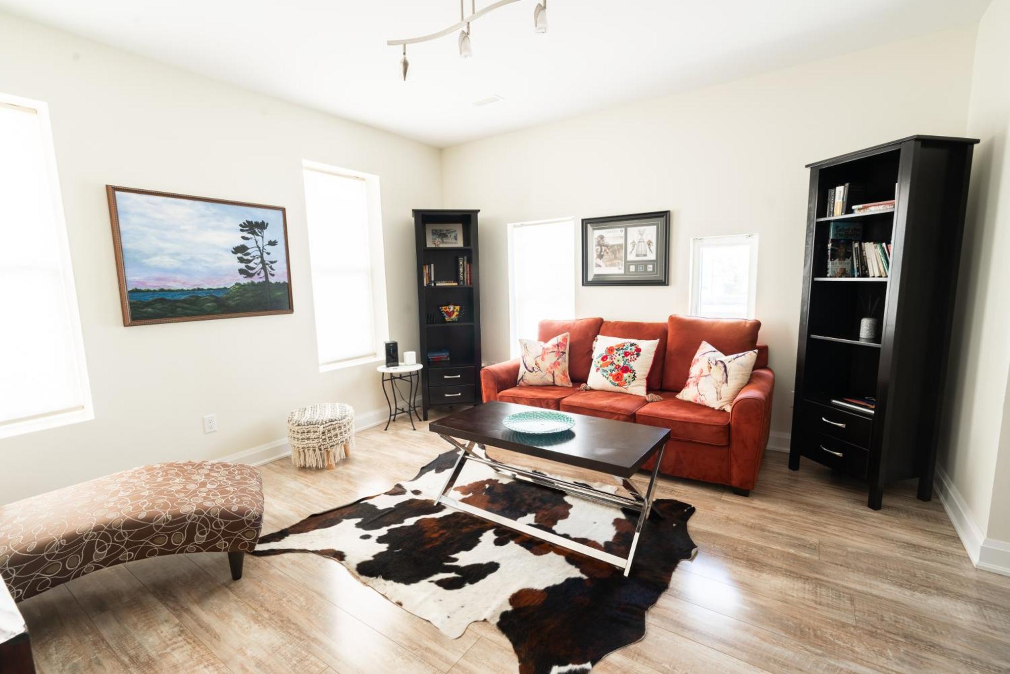 Spacious 3 Bedroom Apartment In Heart Of Niagara Thorold ภายนอก รูปภาพ